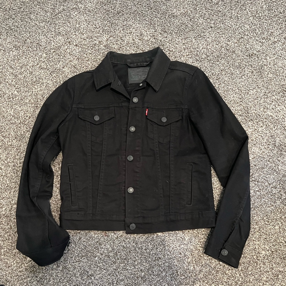 Black Levi’s fitted Jean jacket